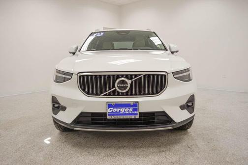 2023 Volvo XC40 B5 Ultimate Bright Theme