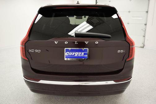 2025 Volvo XC90 B5 Core