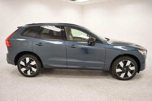 2025 Volvo XC60 Plug-In Hybrid T8 Plus