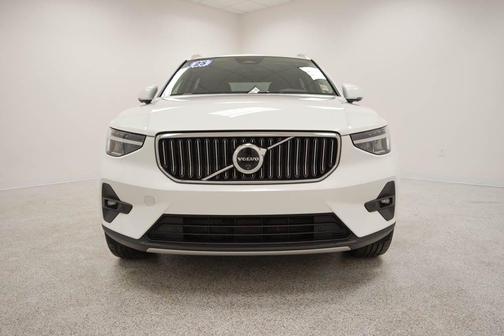 Crystal White Pearl 2025 Volvo XC40 B5 Plus Bright Theme