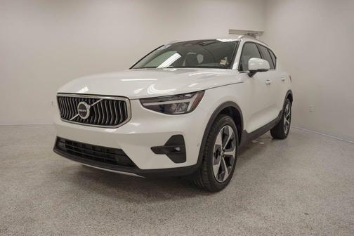 Crystal White Pearl 2025 Volvo XC40 B5 Plus Bright Theme