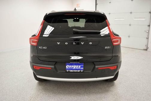 2025 Volvo XC40 B5 Plus Bright Theme