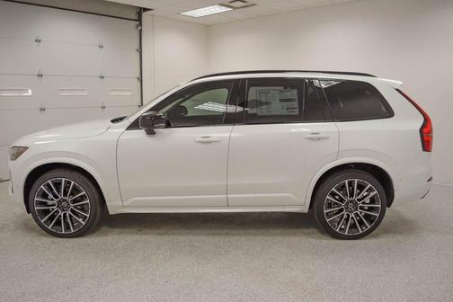 2026 Volvo XC90 B6 Ultra Dark Theme 6-Seater