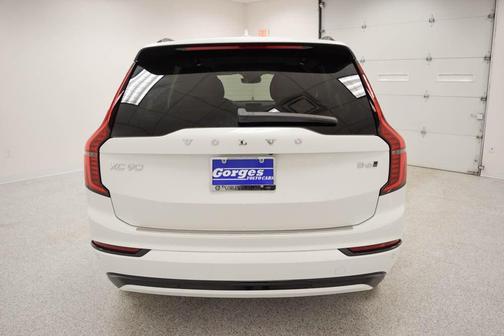 2026 Volvo XC90 B6 Ultra Dark Theme 6-Seater