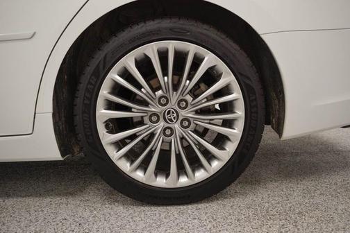 2021 Toyota Avalon Hybrid Limited