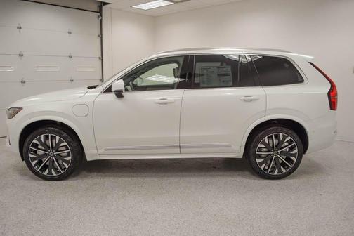 2026 Volvo XC90 T8 PLUS 7-SEATER