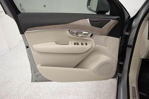 2024 Volvo XC90 B5 Plus Bright Theme