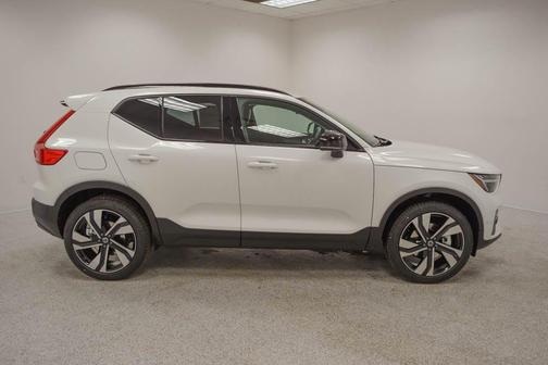 2026 Volvo XC40 B5 Ultra
