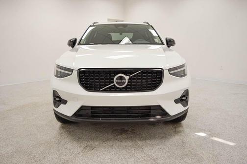 2026 Volvo XC40 B5 Ultra