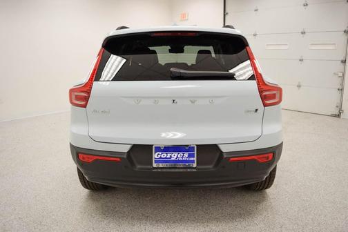 2026 Volvo XC40 B5 Plus