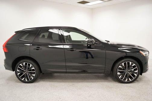 Onyx Black 2026 Volvo XC60 Plug-In Hybrid T8 Ultra