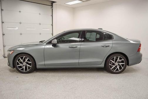 Gray 2019 Volvo S60 T6 Momentum