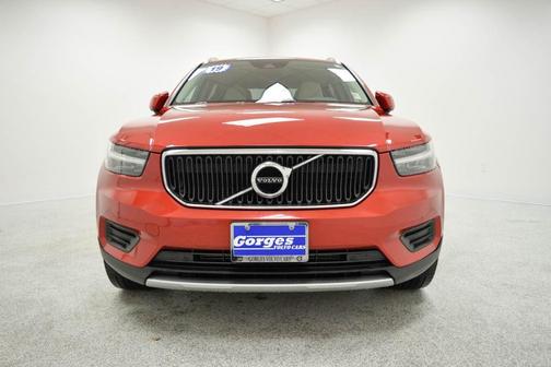Fusion Red 2019 Volvo XC40 T4 Momentum