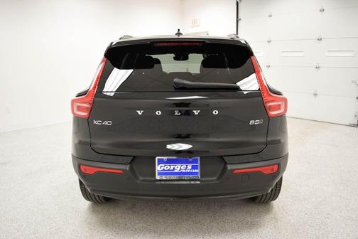 2023 Volvo XC40 B5 Plus Dark Theme