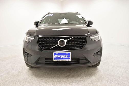 2023 Volvo XC40 B5 Plus Dark Theme