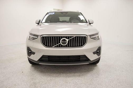 2025 Volvo XC40 B5 Plus Bright Theme