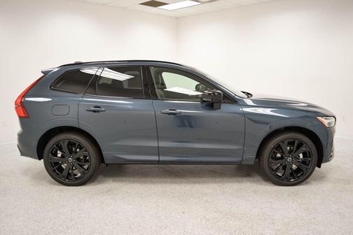 2026 Volvo XC60 B5 Ultra Black Edition