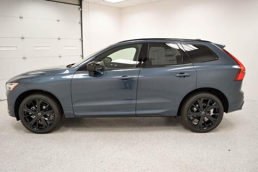 2026 Volvo XC60 B5 Ultra Black Edition