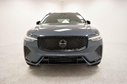 2026 Volvo XC60 B5 Ultra Black Edition