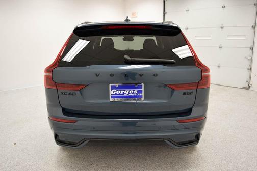 2026 Volvo XC60 B5 Ultra Black Edition