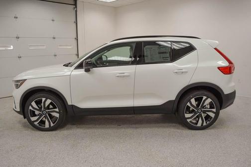 2026 Volvo XC40 B5 Plus