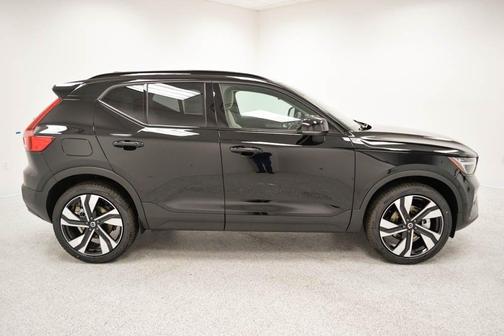 2026 Volvo XC40 B5 Ultra