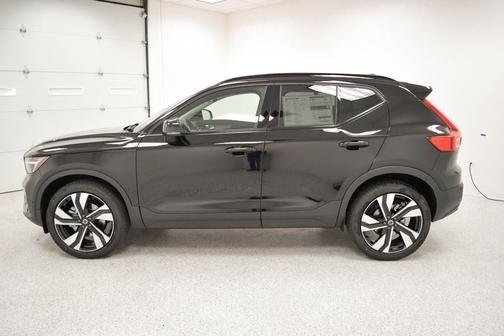 2026 Volvo XC40 B5 Ultra