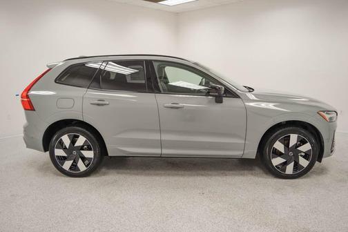 2025 Volvo XC60 Plug-In Hybrid T8 Plus