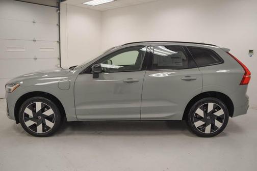 2025 Volvo XC60 Plug-In Hybrid T8 Plus