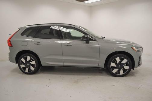 2025 Volvo XC60 Plug-In Hybrid T8 Plus