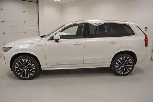 2025 Volvo XC90 Plug-In Hybrid T8 Plus 7-Seater