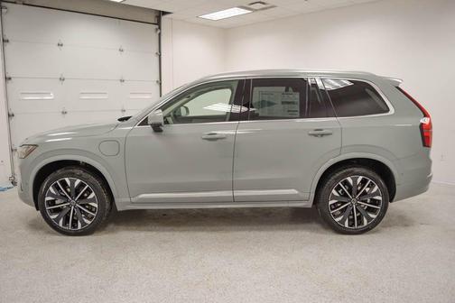 2026 Volvo XC90 Plug-In Hybrid T8 Plus 7-Seater