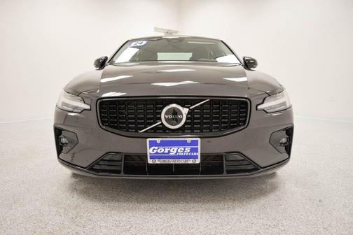 2024 Volvo S60 B5 Plus Dark Theme