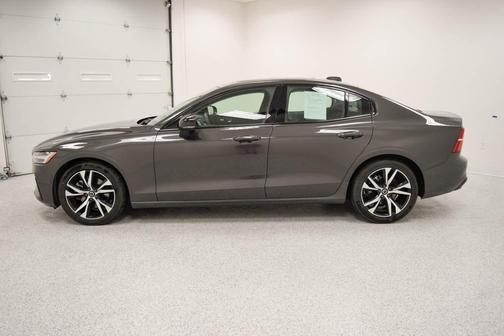 2024 Volvo S60 B5 Plus Dark Theme