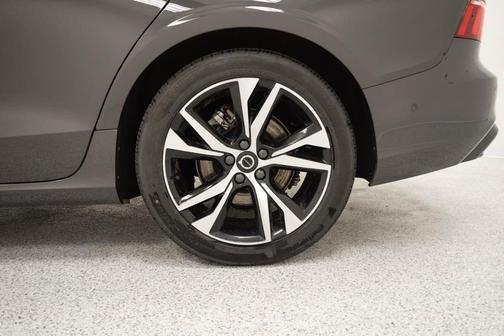 2024 Volvo S60 B5 Plus Dark Theme