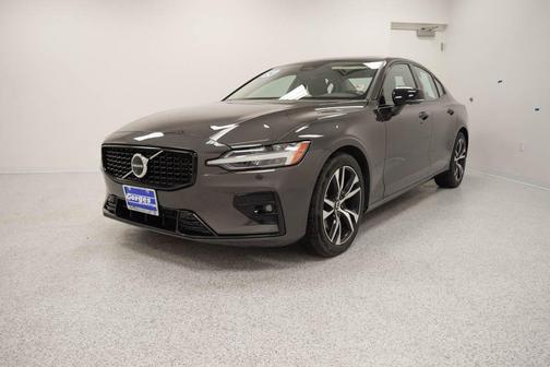 2024 Volvo S60 B5 Plus Dark Theme
