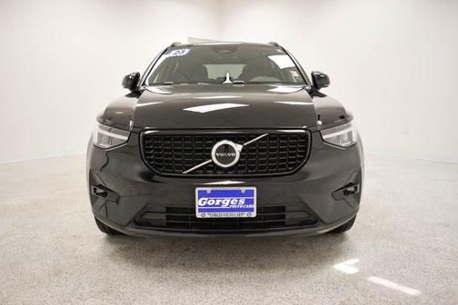 2023 Volvo XC40 B5 Plus Dark Theme