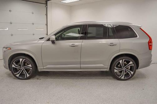 2024 Volvo XC90 B6 Ultimate Bright Theme 6-Seater
