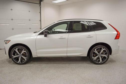 2022 Volvo XC60 B6 R-Design