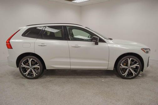 2022 Volvo XC60 B6 R-Design