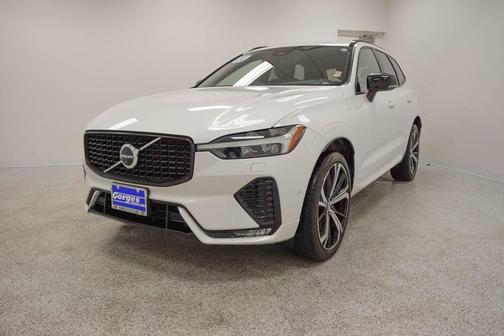 2022 Volvo XC60 B6 R-Design