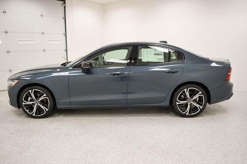 2025 Volvo S60 B5 Plus