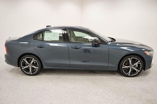 2025 Volvo S60 B5 Plus