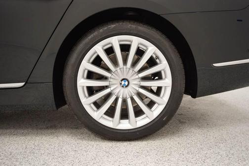 2022 BMW 740 i