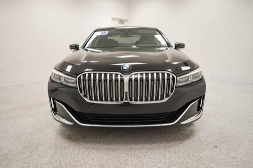 2022 BMW 740 i