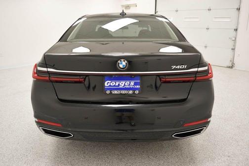 2022 BMW 740 i