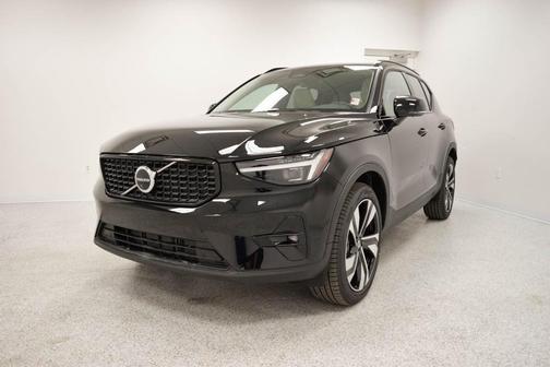 2026 Volvo XC40 B5 Ultra