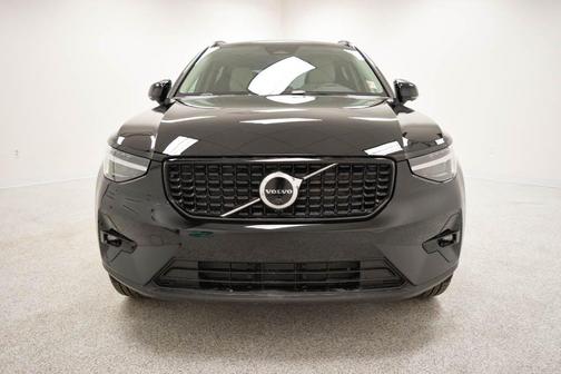 2026 Volvo XC40 B5 Ultra