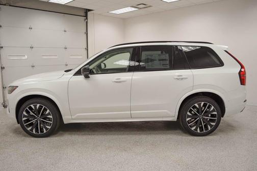 2026 Volvo XC90 B6 Ultra Dark Theme 6-Seater