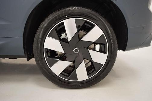 2025 Volvo XC60 Plug-In Hybrid T8 Plus